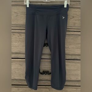 5 for $25 Old Navy Active Gray Leggings EUC Crop Cropped Capri Athletic Small